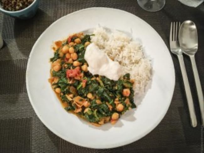 Curry de pois-chiches, épinards et tomates