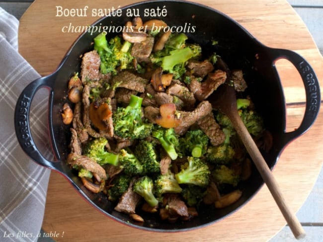 Boeuf sauté au saté, champignons et brocolis