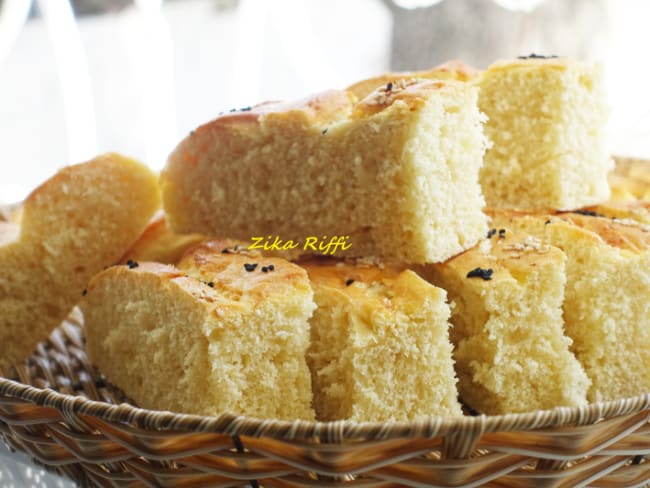 PAIN MAISON - KHOBZ DAR A LA SEMOULE ET AUX JAUNES D’ŒUFS A LA FLEUR D'ORANGER ET MAHLEB