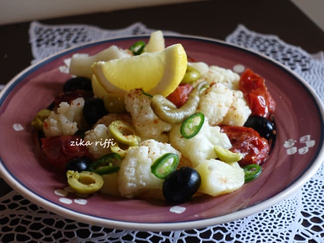 SALADE DE CHOUX FLEURS-POMMES DE TERRE ET TOMATES BRAISÉES A LA VINAIGRETTE A L'AIL