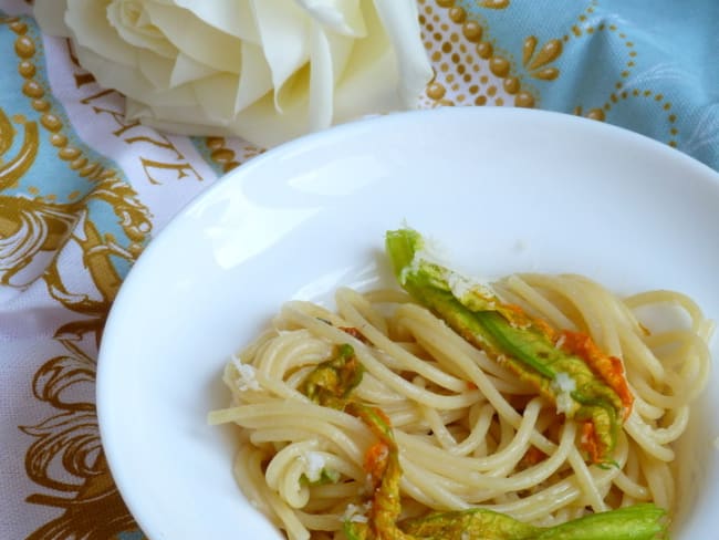 Spaghetti aux fleurs de courgettes