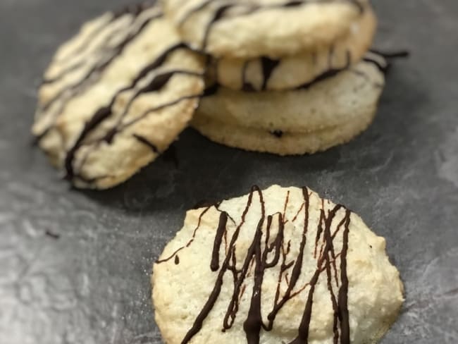 Petits gâteaux noix de coco et chocolat façon rochers ou congolais