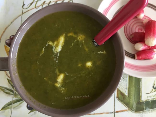 Velouté de fanes de radis aux carottes