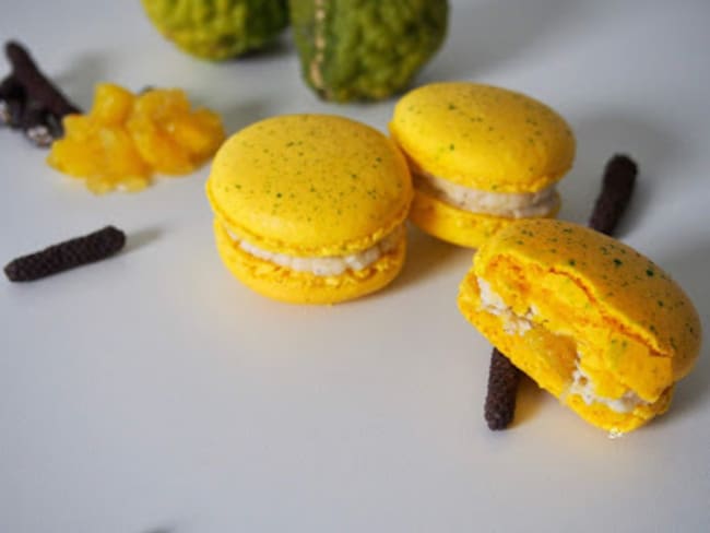 Macarons ananas, poivre de Java et combava