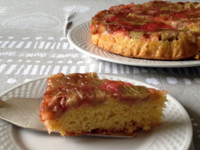 Gâteau à la rhubarbe et farine de mais 