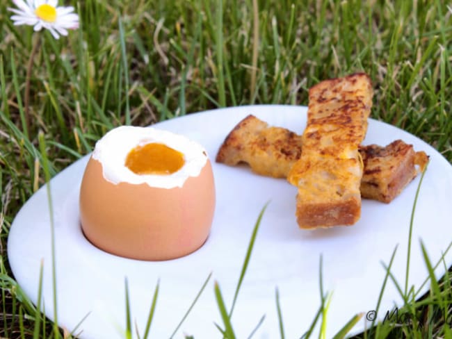 Oeuf en trompe l’œil, mouillettes de brioche pour les fêtes de Pâques