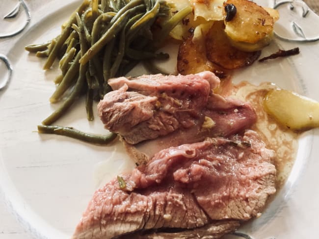 Gigot d’agneau à l’ail et au romarin pour votre repas de Pâques