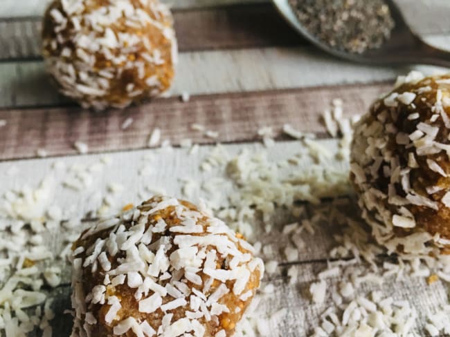 Energy balls figues, amandes, coco et graines de chia