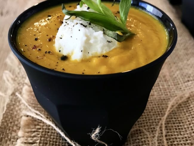 Velouté de carottes à l'estragon et à la Ricotta