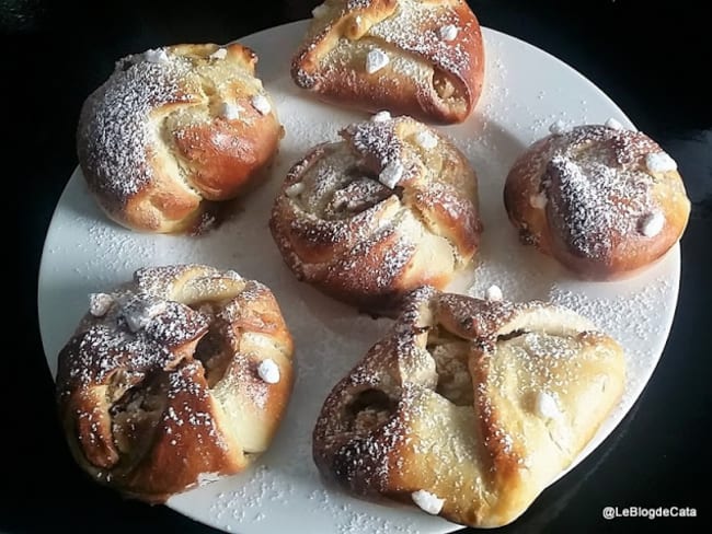 Brioches fourrées aux pommes- Plăcinte