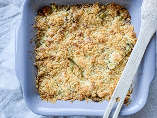 Crumble salé, courgettes, lardons et fromage de chèvre