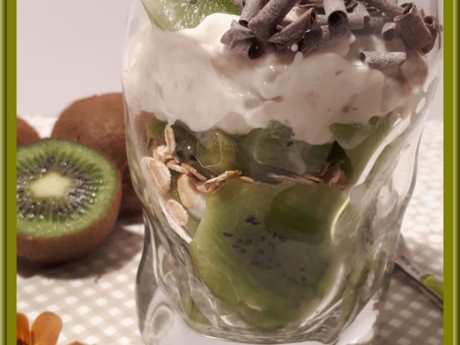 Verrine Printanière au fromage blanc et kiwi