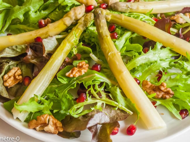 Salade d'asperges blanches, noix et grenade