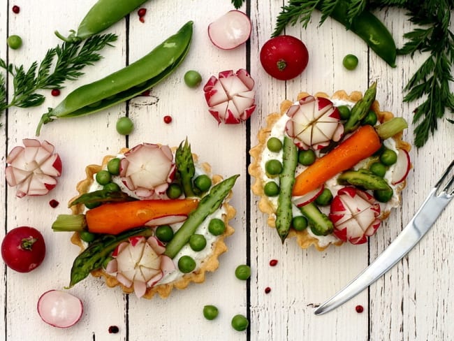 Tartelettes au chèvre frais et légumes du printemps