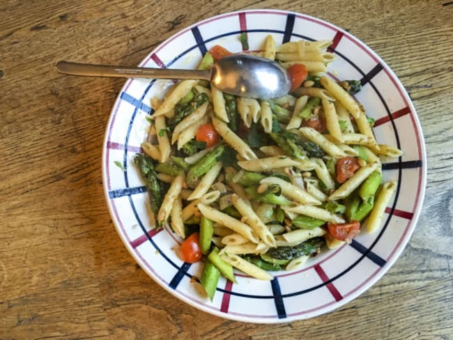 Penne aux asperges vertes et à la cardamome