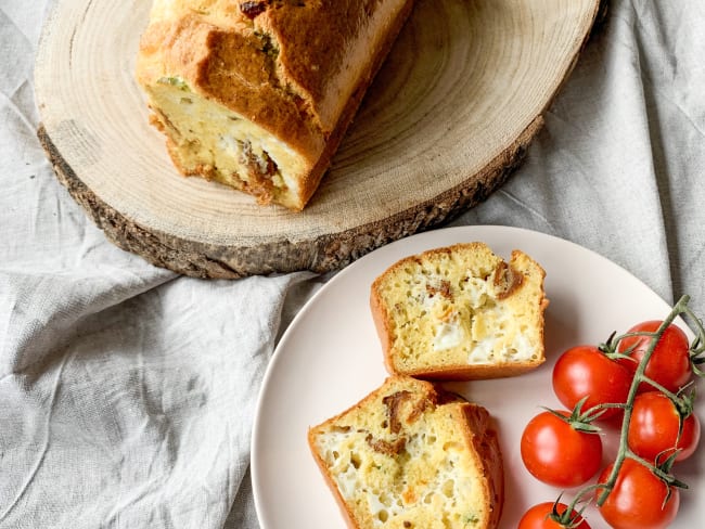 Cake tomates séchées / fromage de chèvre / basilic