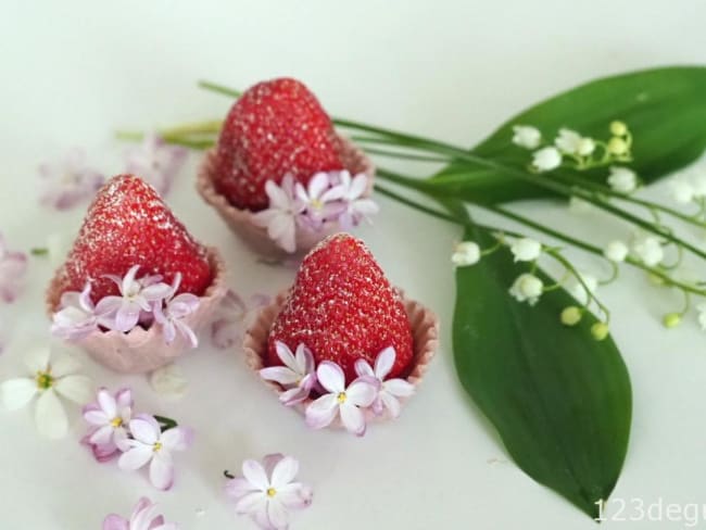 Caissette en chocolat blanc colorée et parfumée