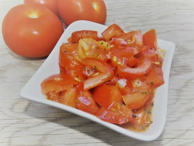 Salade de tomates et de poivron façon salsa criolla argentine