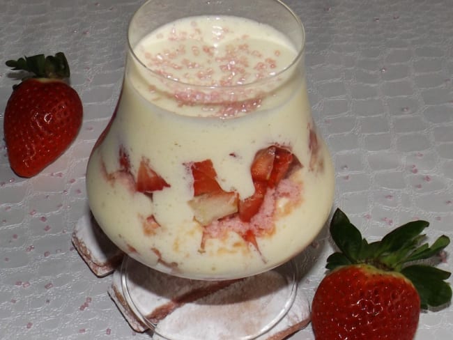 Tiramisu aux fraises et aux biscuits roses de Reims