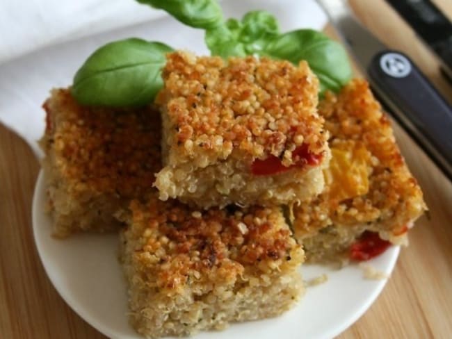 Carrés au quinoa, courgette et poivrons