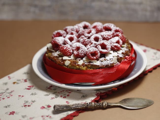 Gâteau aux amandes rhubarbe et framboises