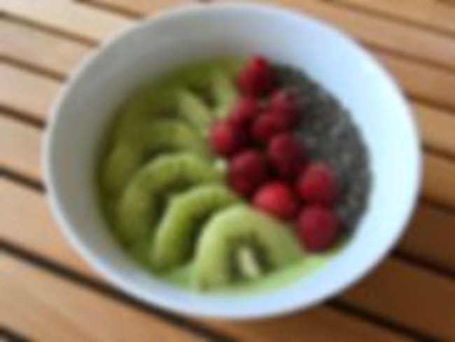 Smoothie bowl épinards, kiwi, banane