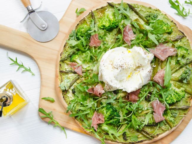 Pizza verte brocolis asperges burrata