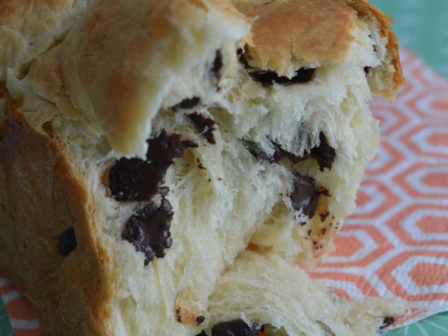 Brioche aux pépites de chocolat et à la mie filante