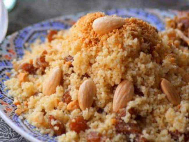 Couscous sucré aux fruits secs Seffa pour un repas de fêtes