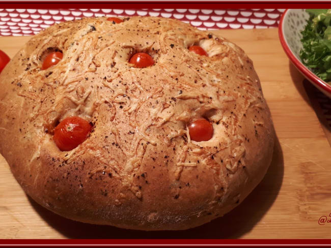 Focaccia aux tomates cerises et olives noires