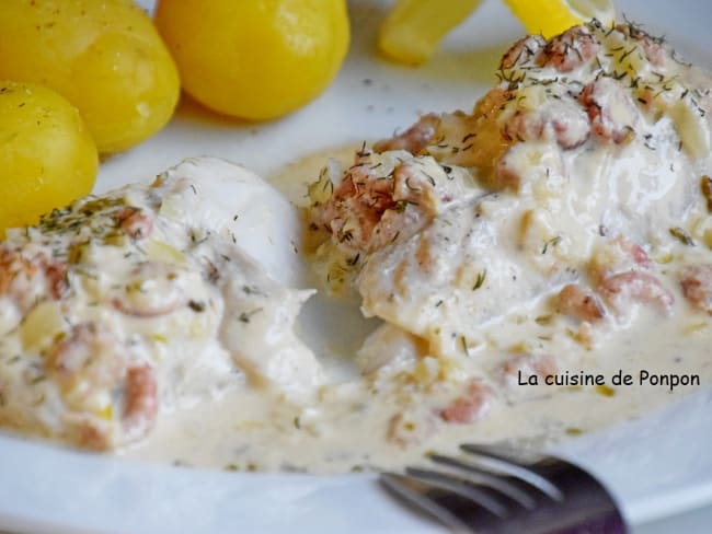 Filet de cabillaud cuit à basse température servi avec une sauce aux crevettes grises