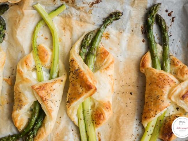 Feuilletés d'asperges vertes au fromage de chèvre et au miel