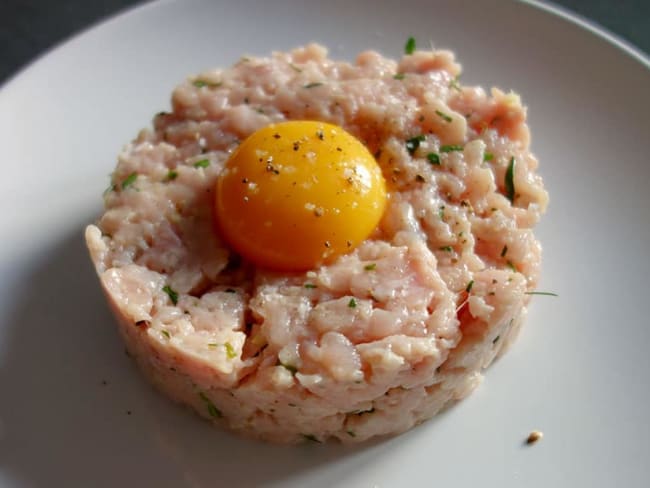 Tartare de veau et feuilles d'huîtres