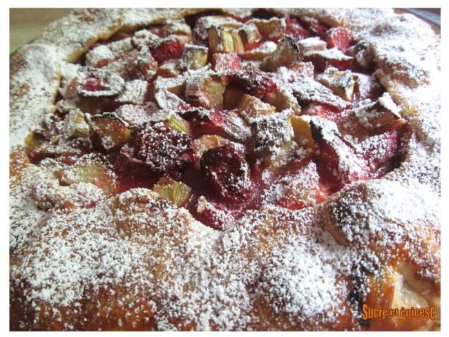 Galette rustique fraises rhubarbe