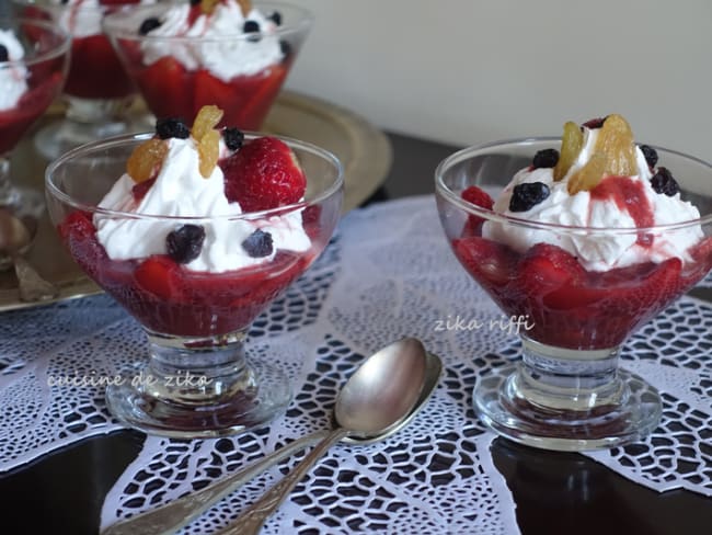 Verrines fraises chantilly mascarpone et coulis de fraises au miel