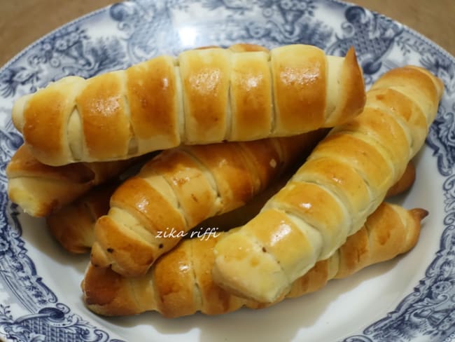 PETITS PAINS FARCIS A LA VIANDE FROMAGE ET ŒUFS DURS 