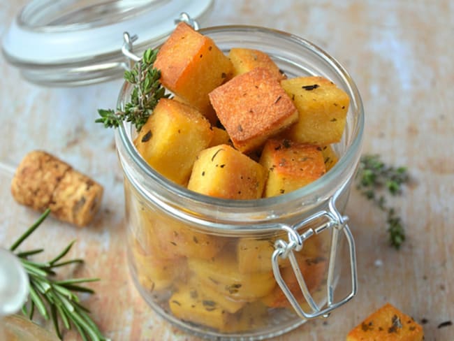 Croûtons de panisse à l'huile d'olive et aux herbes de Provence