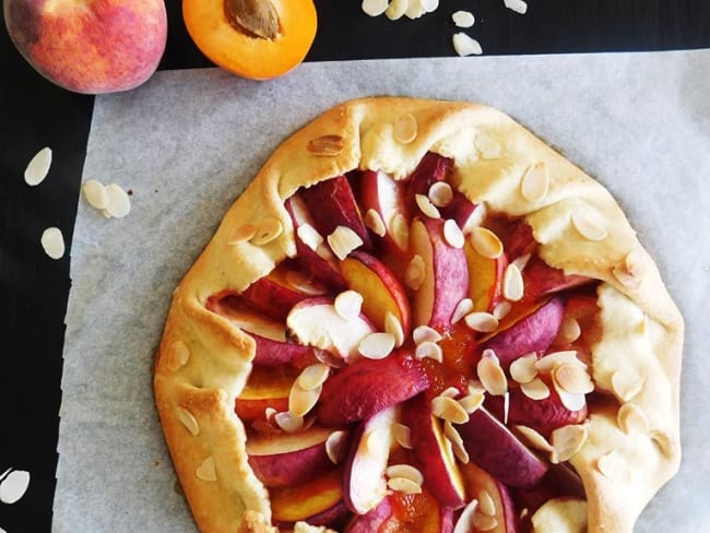 Tarte rustique des beaux jours aux pêches et abricots