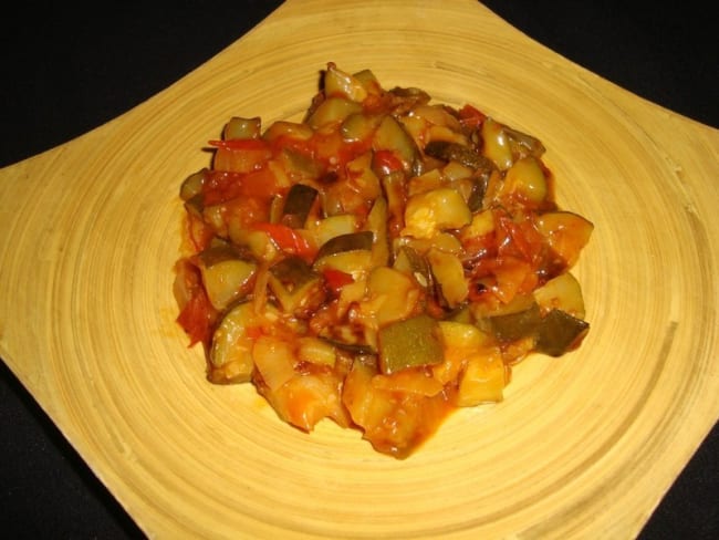 Wok de courgettes aux oignons et aux tomates cerises à la sauce aigre-douce