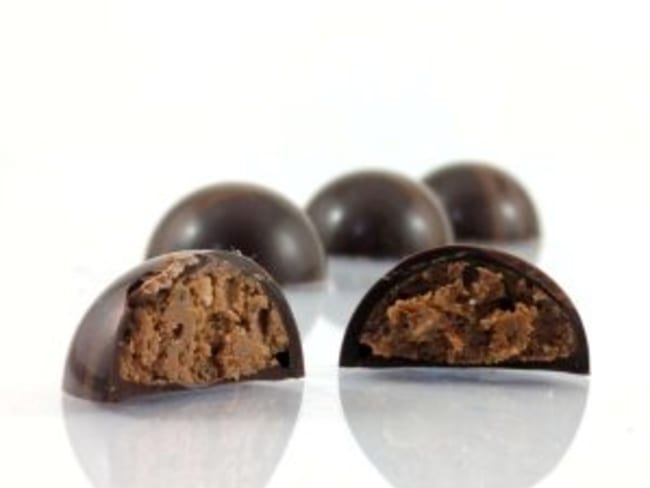 Bonbon chocolat fourré praliné maison