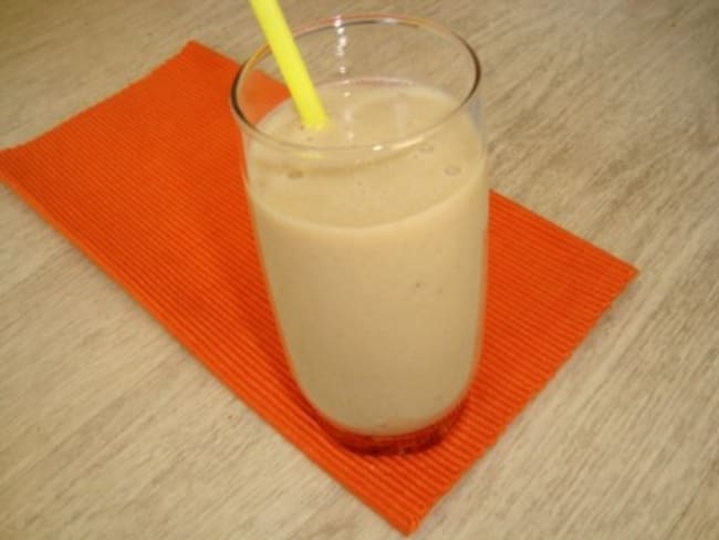 Smoothie de fruits d'été au baobab