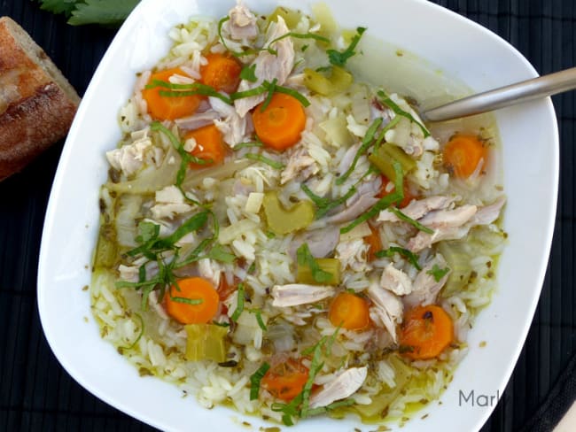 Soupe réconfortante de poulet au riz 