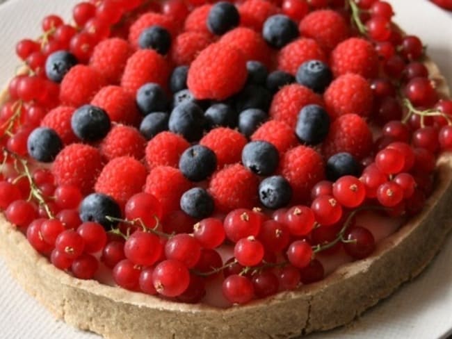 Tarte à la crème de verveine rhubarbe aux fruits rouges