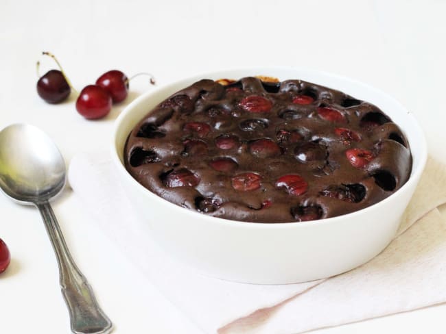 Recette de clafoutis au chocolat et cerises facile