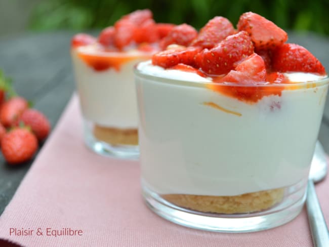 Verrine de fraises à la passion et mousse de fromage blanc