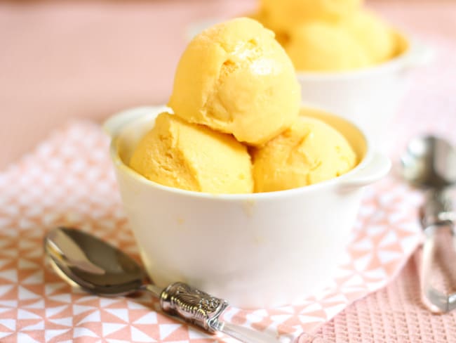 Glace à la mangue sans sorbetière