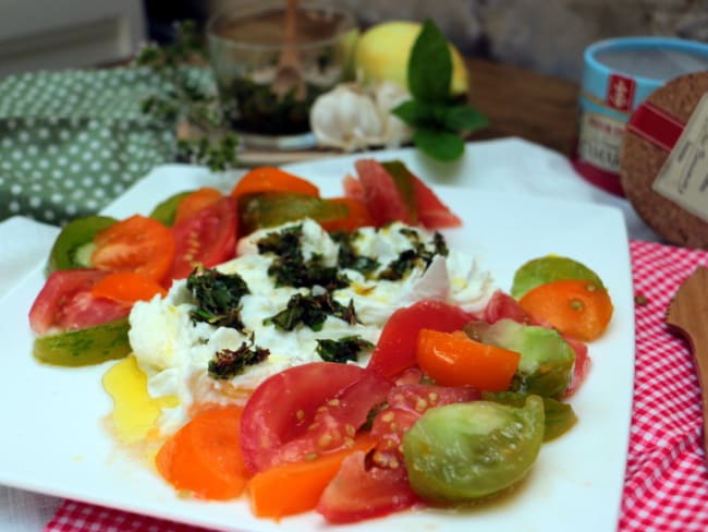 Salade tomate et mozzarella de Yotam Ottolenghi (salade caprese marinée)