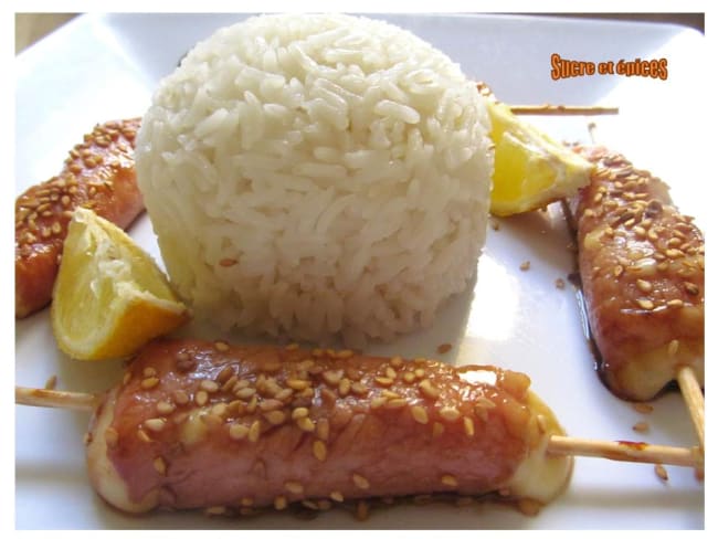 Brochettes japonaises yakitori de bacon au fromage