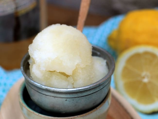 Gelato au limoncello : sorbet au citron et limoncello (à la sorbetière)