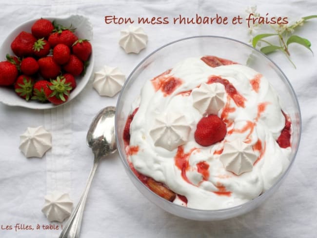 Eton mess fraises et rhubarbe confite